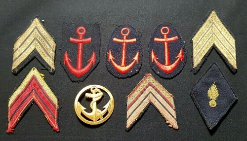 Lot insignes patte de col - 9,