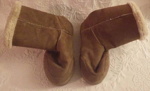 Brown womens boots - size, 6/7