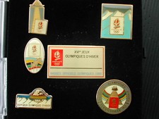 * COFFRET DE 5 PIN'S PIN JEUX