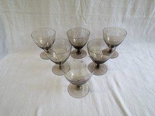 6 verres à pieds couleur