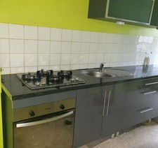 Cuisine moderne gris et encore comme neuf