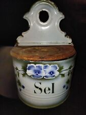 Ancienne Boite a Sel Mural en Métal Emaillé Décor de pensées Art déco