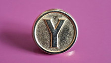 PIN'S ARTHUS BERTRAND - " Y "