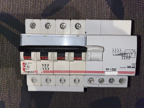 Disjoncteur differentiel tetra - disjoncteur,