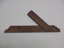 Ancienne Équerre ou fausse