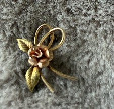 BROCHE  PLAQUE OR KREMENTZ