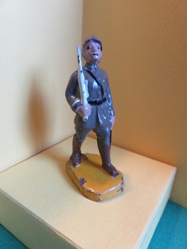 143 figurine soldat - -,
