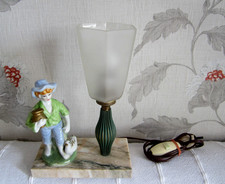 Ancienne lampe chevet veilleuse avec statue en porcelaine sur socle marble beige