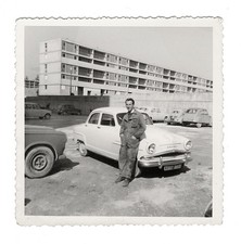 G704 Simca Aronde. Ouvrier, HLM, France 1960. 2CV, 4cv, Mini... Photo argentique