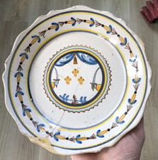 Ancienne Assiette Faience XVIII-XIXéme Révolutionnaire Nevers Sabres Fleurs Lys
