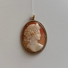 Pendentif camée monté or profil féminin à l'Antique fin XIXe M3710