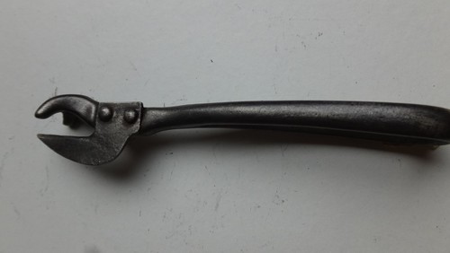 Ancien ouvre boite - (53), cm