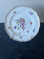 Assiette en porcelaine de Saxe, décor floral, bord doré Ø 20.5 cm