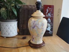 Pied de lampe de salon à poser porcelaine & bois. Motifs de floral Japonais.