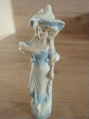 Jolie ancienne figurine - , en