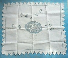Linge ancien petite nappe, napperon, broderies Richelieu et sur filet ,feston 