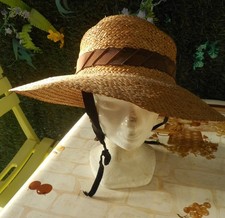 très beau chapeau de paille ancien pour dame diamètre 37cm, hauteur environ 12cm