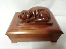 CHARMANTE BOITE A CACHETTE EN BOIS SURMONTÉE D'UN CHIEN 