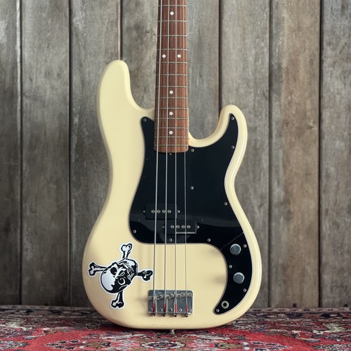 Prévente fender precision - fender,
