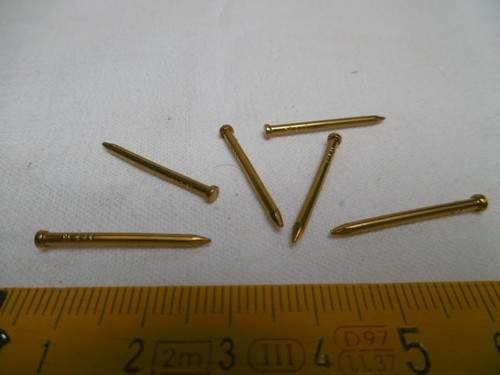 Petites pointes laiton - , en