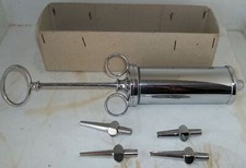 Grosse seringue ancienne