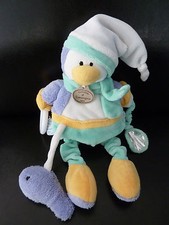 066. DOUDOU ET COMPAGNIE PELUCHE PINGOUIN MARIO JAUNE MAUVE ANNEAU POISSON TBE