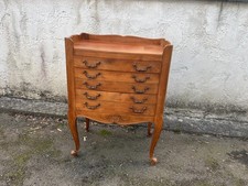 Meuble Argentier en bois sculpté