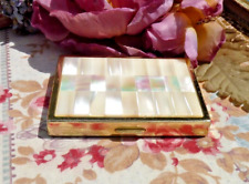 ANCIEN POUDRIER FANTAISIE VINTAGE en métal et recouvert de NACRE