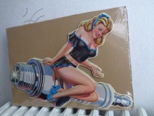 TOLE METAL PIN UP BLONDE