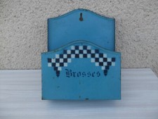 Ancienne boîte de rangement murale / Tôle peinte / Pour brosses / Déco