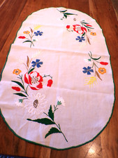 Linge ancien 1 napperon Dessus de coussin brodé " Fleurs de France    ( ref 18 )