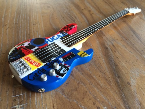 Flea bass red - red, hot