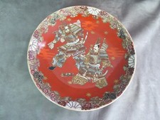 BEAU PLAT en porcelaine de KUTANI, JAPON XIXème.