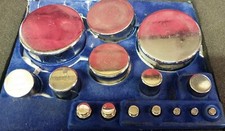 Série de poids de 1 g à 2 Kg Laiton chromé et inox. Classe F1. avec valise.