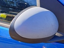 RETROVISEUR EXTERIEUR DROIT Peugeot 107 Hatchback 1.0 12V (384F(1KR)) 2010