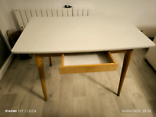 Très belle table de cuisine vintage formica avec un tiroir