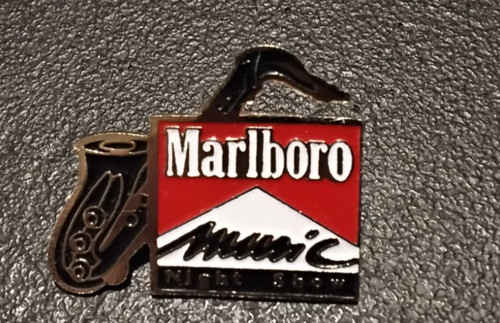 Pin cigarettes marlboro - pin’s,