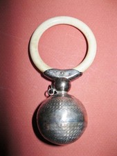 Ancien hochet en argent boule