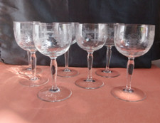 lot de 7 verres anciens motif grappe de raisin hauteur 12.9 cm, vintage
