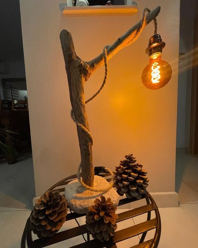 Lampe bois flotté avec
