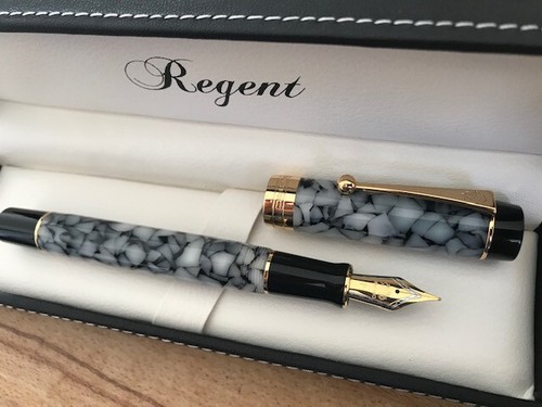 Très belle plume - sur, stylo