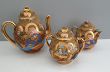 SERVICE A THE SATSUMA PORCELAINE DU JAPON  (CAFETIERE CREMIER ET SUCRIER)