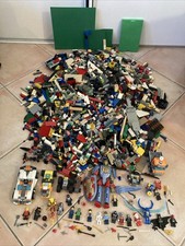 Lot Lego vrac 5,350 kilo 20 personnages + knights kingdom 8794 + voitures camion