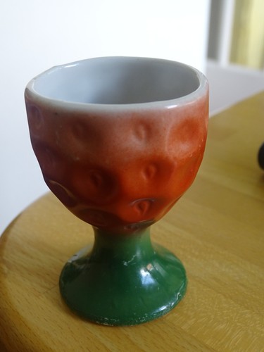 Ancien coquetier en - un,
