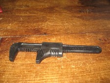 ancienne clef à molette/clef