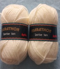 LOT DE 2 PELOTES DE LAINE