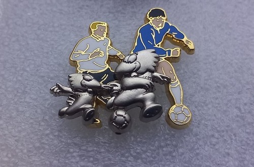 Ed431 pin coupe - pin's, monde