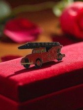 Pin's publicitaire ancien