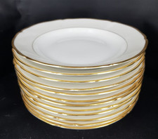 LIMOGES UML (Union Marc Larchevêque) Lot 12 assiettes creuses avec lisseré OR