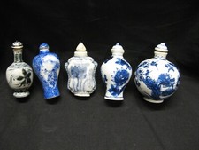 Lot de 5 tabatières en porcelaine de Chine Snuff bottle marque feuille d'armoise